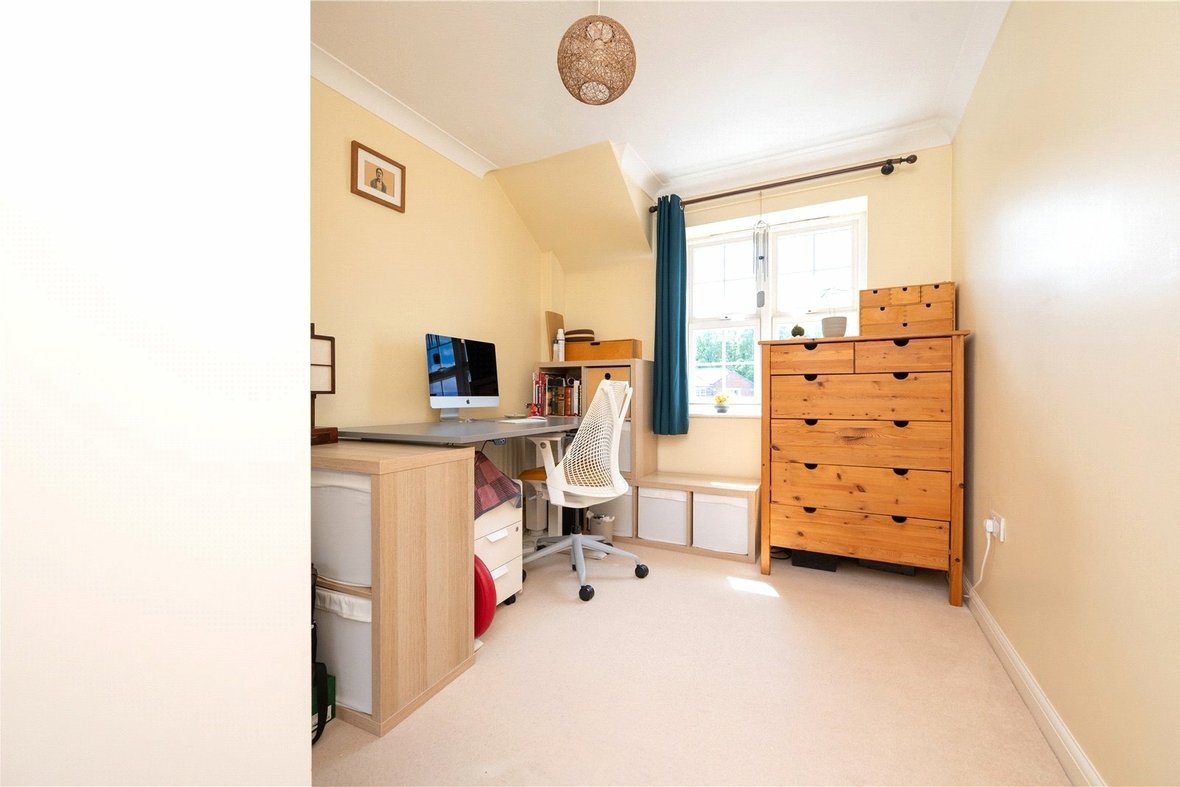 3 Bedroom Apartment For SaleApartment For Sale in Lime Tree Court, London Colney, St. Albans - View 9 - Collinson Hall