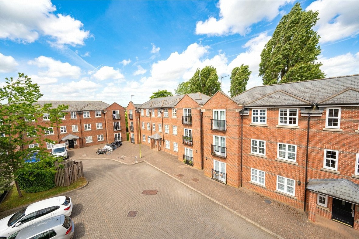 3 Bedroom Apartment For SaleApartment For Sale in Lime Tree Court, London Colney, St. Albans - View 13 - Collinson Hall