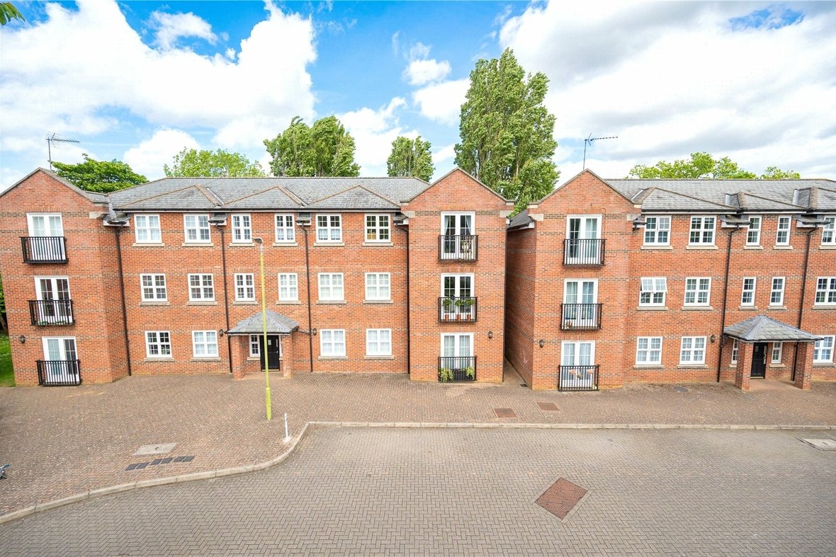 3 Bedroom Apartment For SaleApartment For Sale in Lime Tree Court, London Colney, St. Albans - View 12 - Collinson Hall