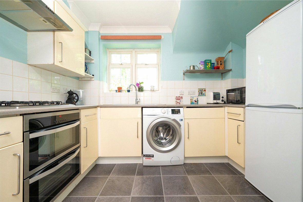 3 Bedroom Apartment For SaleApartment For Sale in Lime Tree Court, London Colney, St. Albans - View 3 - Collinson Hall