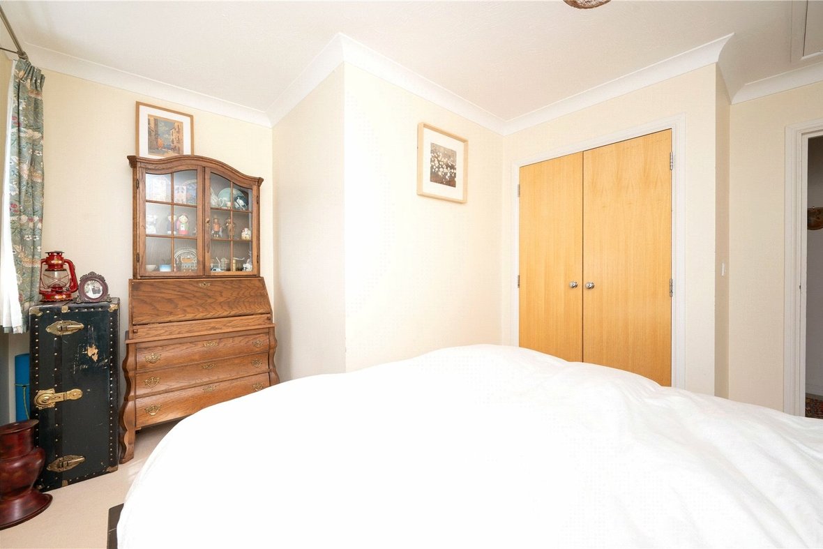 3 Bedroom Apartment For SaleApartment For Sale in Lime Tree Court, London Colney, St. Albans - View 8 - Collinson Hall