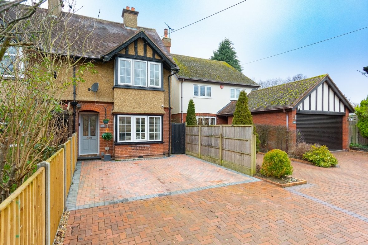 3 Bedroom House Sold Subject to Contract in Watling Street, Park Street, St. Albans - View 9 - Collinson Hall