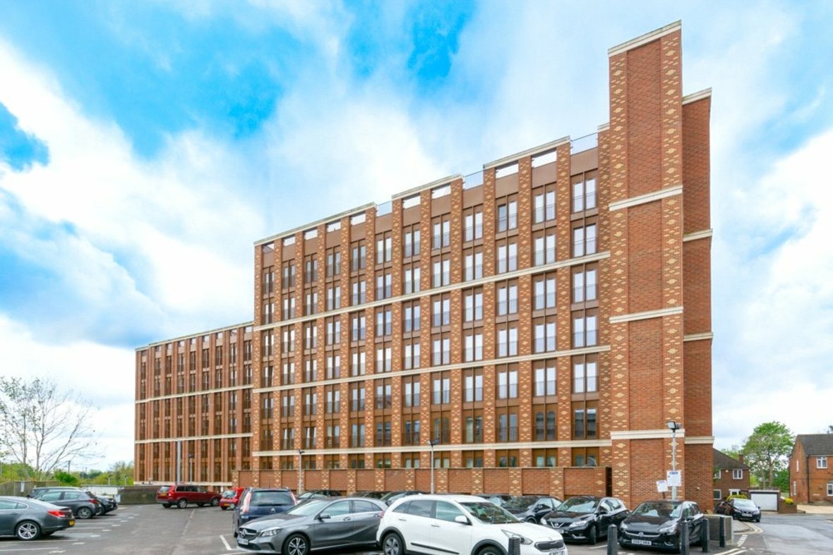 1 Bedroom Apartment Under OfferApartment Under Offer in Ziggurat House, 25 Grosevenor Road, St Albans - View 1 - Collinson Hall