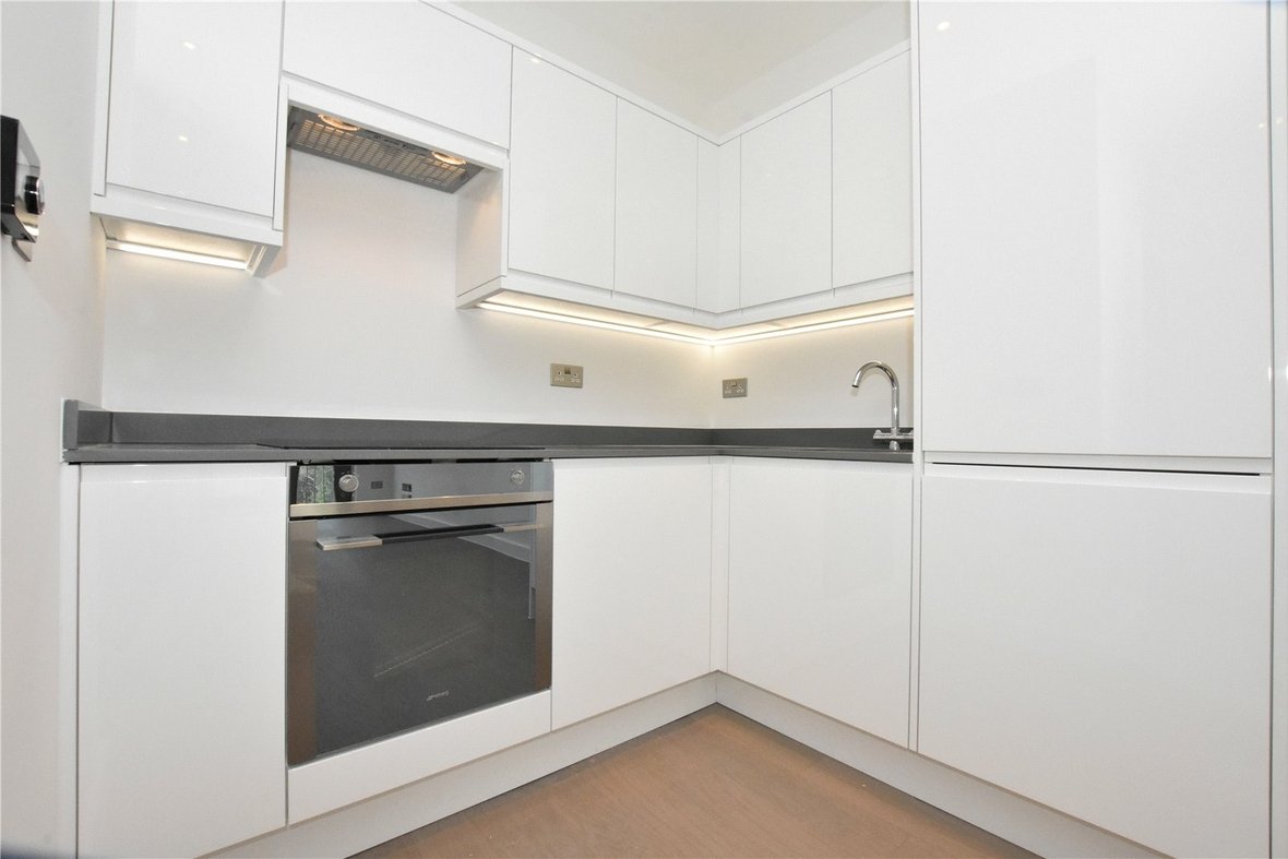 1 Bedroom Apartment Under OfferApartment Under Offer in Ziggurat House, 25 Grosevenor Road, St Albans - View 3 - Collinson Hall
