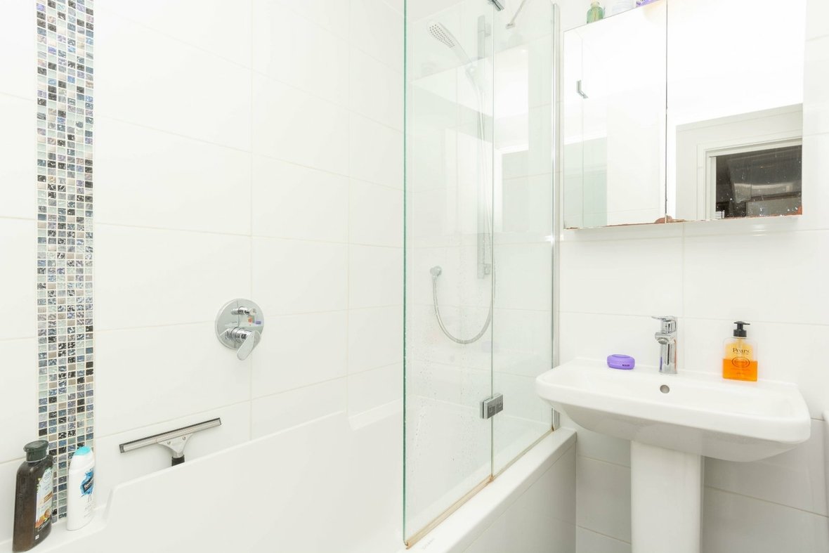 1 Bedroom Apartment Let AgreedApartment Let Agreed in Gordon House, Gordon Close, St. Albans - View 5 - Collinson Hall