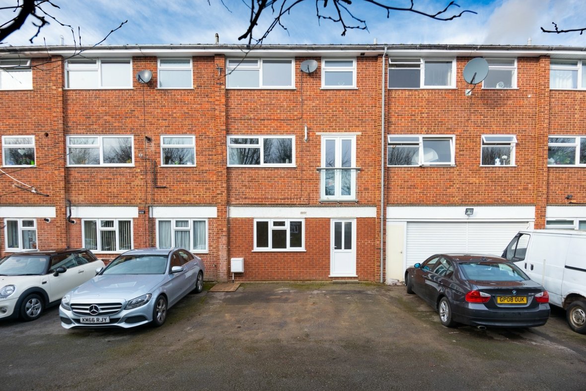 1 Bedroom Apartment For Sale in How Wood, Park Street, St. Albans - View 2 - Collinson Hall