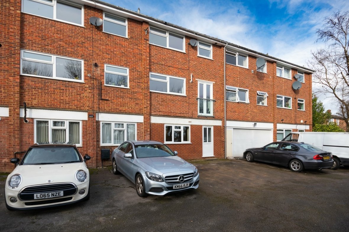 1 Bedroom Apartment For Sale in How Wood, Park Street, St. Albans - View 12 - Collinson Hall