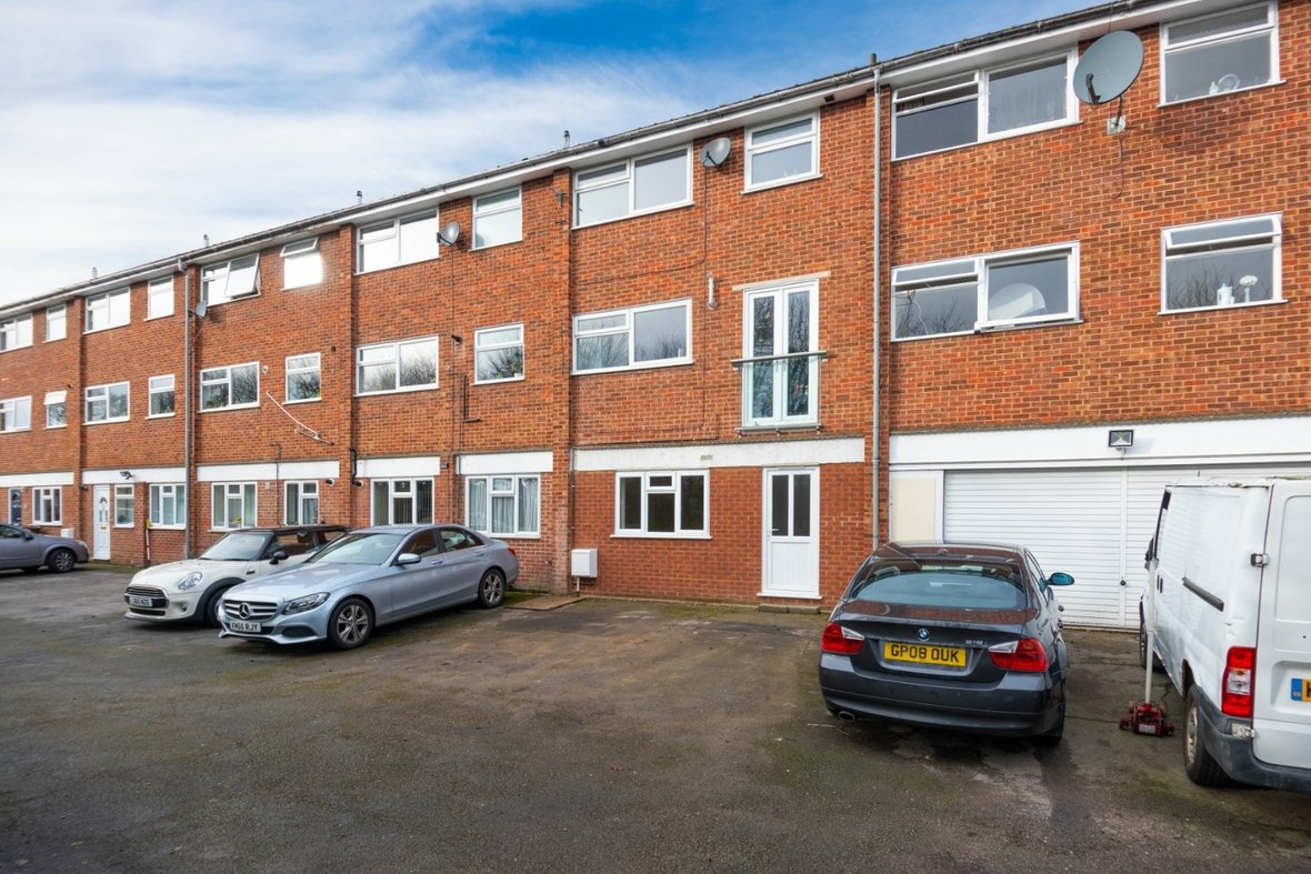 1 Bedroom Apartment For Sale in How Wood, Park Street, St. Albans - View 11 - Collinson Hall