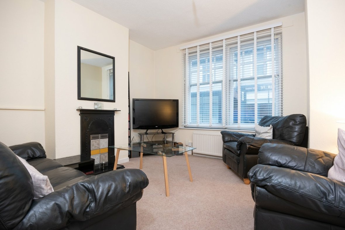 1 Bedroom Apartment Let AgreedApartment Let Agreed in Catherine Street, St. Albans, Hertfordshire - View 2 - Collinson Hall
