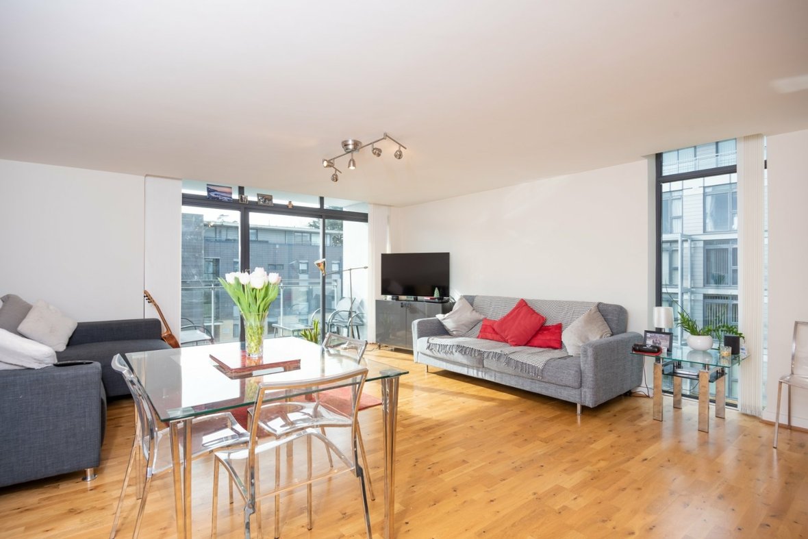 2 Bedroom Apartment LetApartment Let in Newsom Place, Lemsford Road, St. Albans - View 2 - Collinson Hall