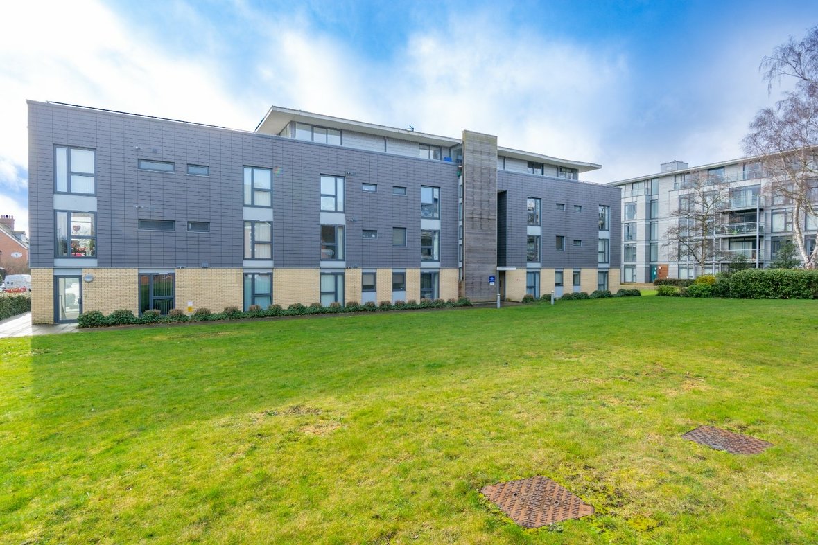2 Bedroom Apartment LetApartment Let in Newsom Place, Lemsford Road, St. Albans - View 3 - Collinson Hall
