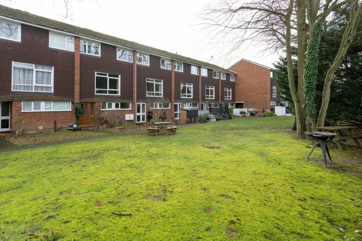 3 Bedroom Maisonette Sold Subject to Contract in How Wood, Park Street, St. Albans - View 9 - Collinson Hall
