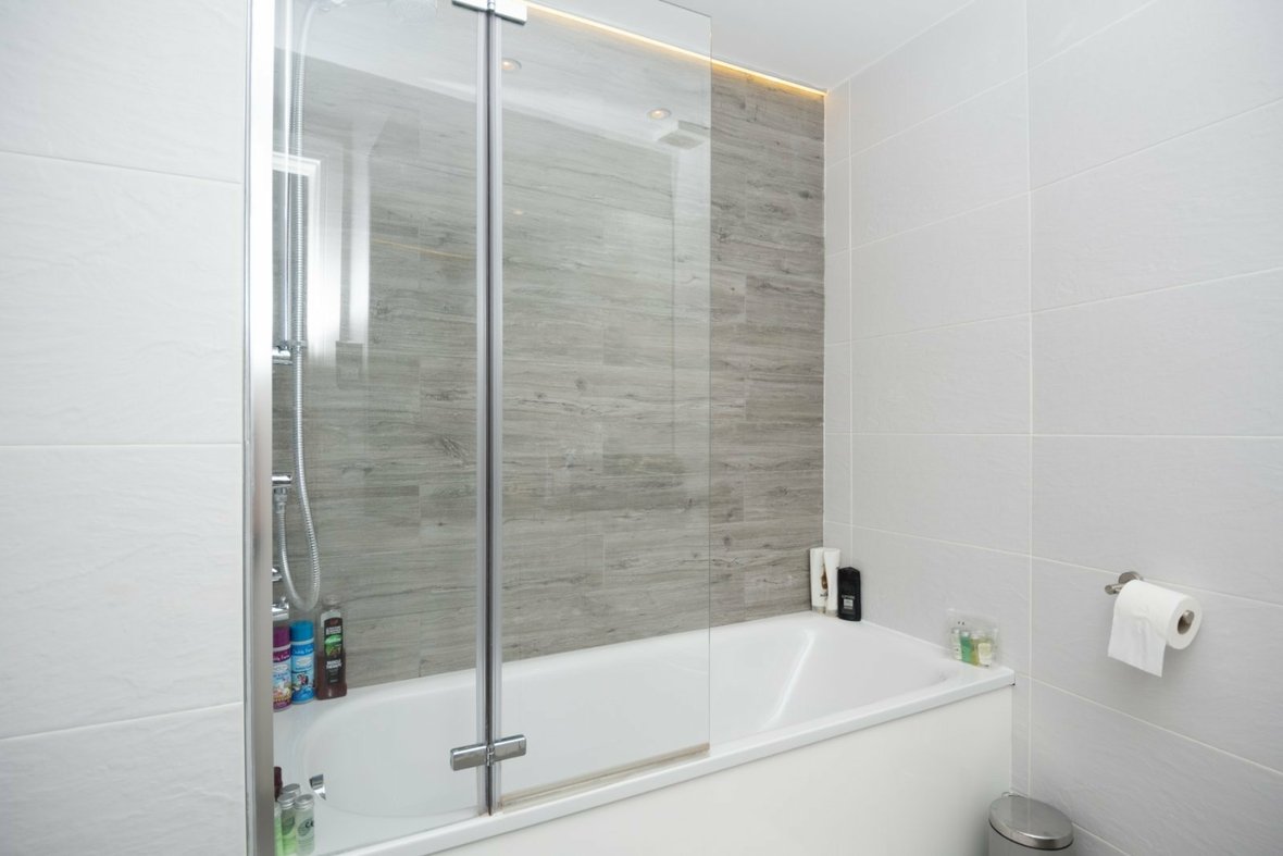 2 Bedroom House Let AgreedHouse Let Agreed in Windsor Mews, 94 Victoria Street, St. Albans - View 7 - Collinson Hall
