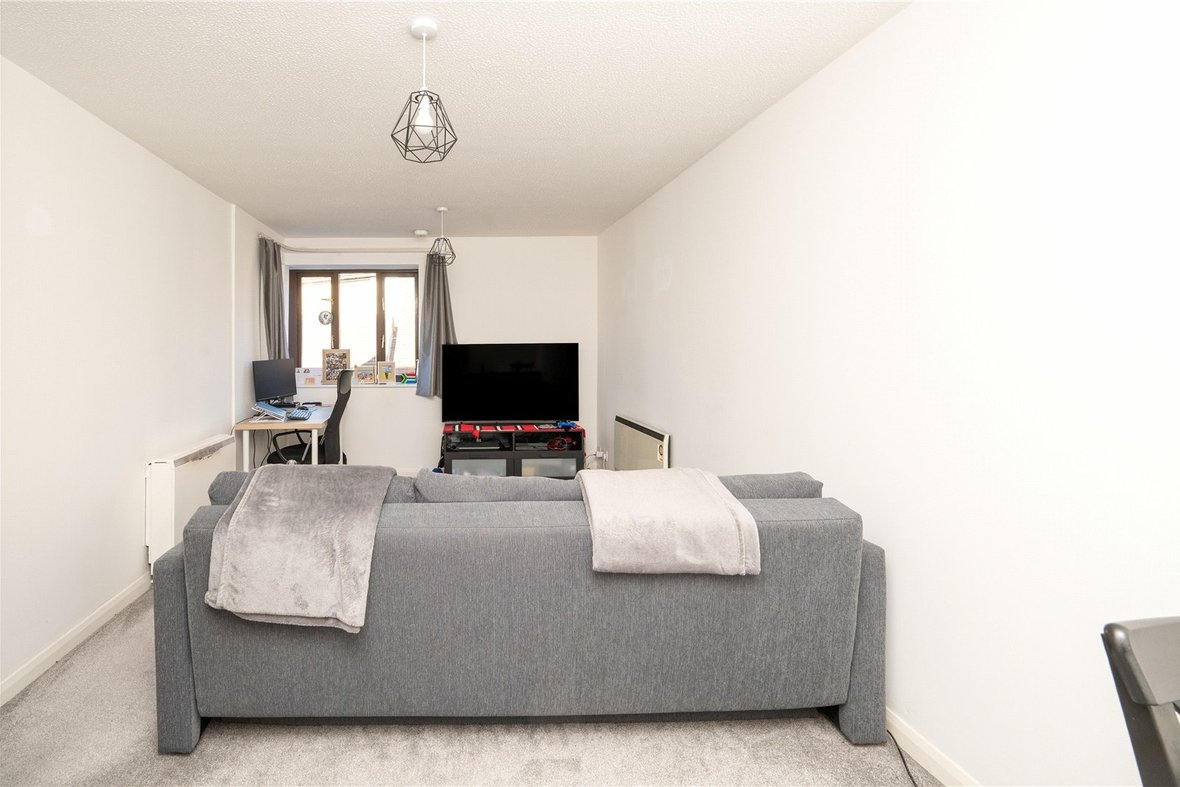 1 Bedroom Maisonette To LetMaisonette To Let in Half Moon Mews, St. Albans, Hertfordshire - View 7 - Collinson Hall