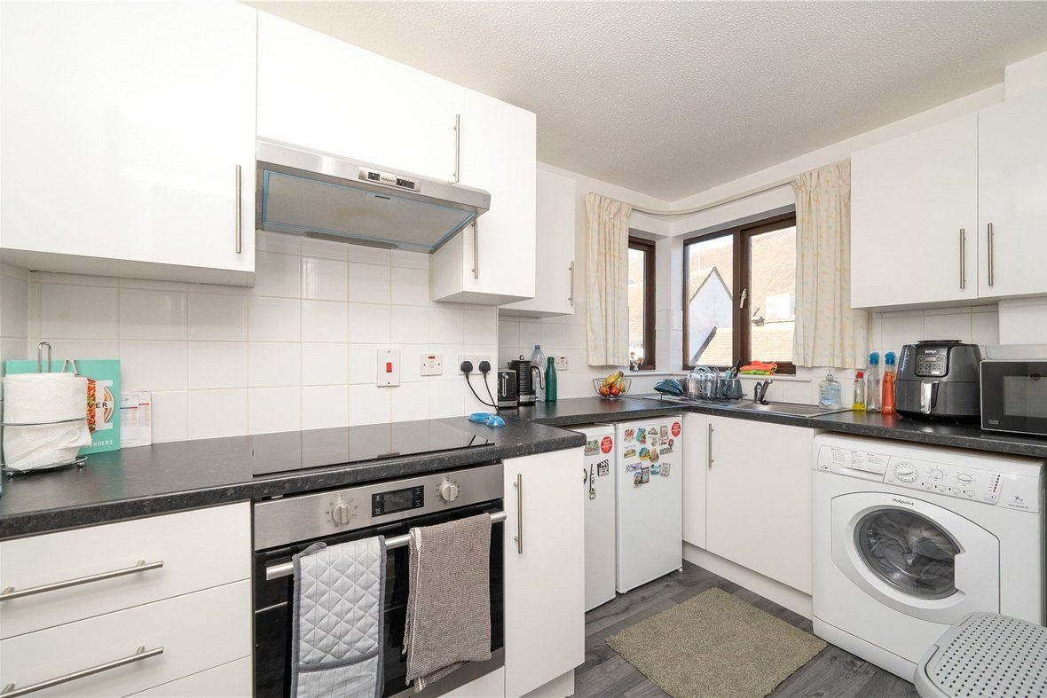 1 Bedroom Maisonette To LetMaisonette To Let in Half Moon Mews, St. Albans, Hertfordshire - View 2 - Collinson Hall