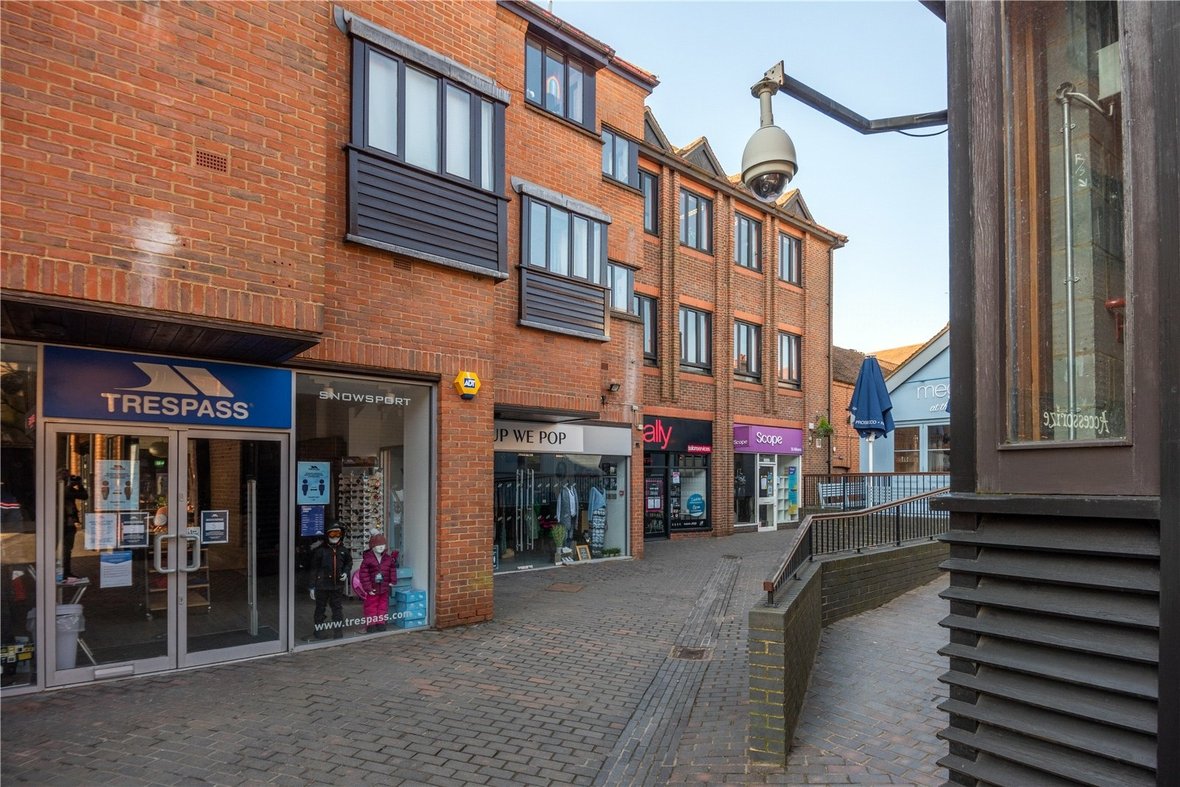 1 Bedroom Apartment Under OfferApartment Under Offer in Half Moon Mews, St. Albans, Hertfordshire - View 8 - Collinson Hall