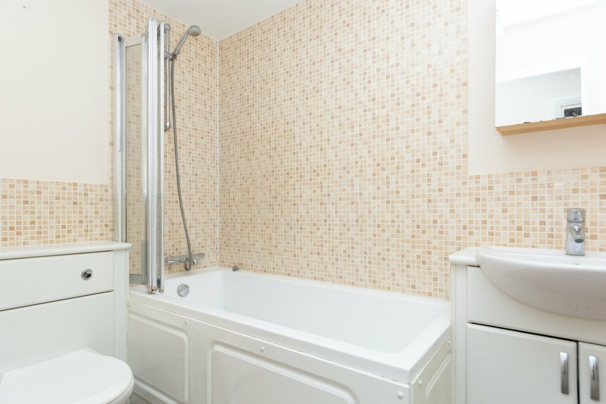 2 Bedroom Apartment Let AgreedApartment Let Agreed in Old Watford Road, Bricket Wood, St. Albans - View 10 - Collinson Hall