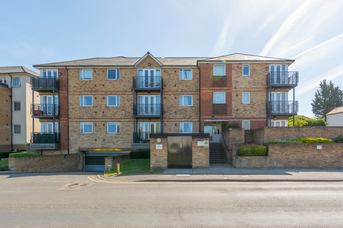 2 Bedroom Apartment Let AgreedApartment Let Agreed in Old Watford Road, Bricket Wood, St. Albans - View 12 - Collinson Hall