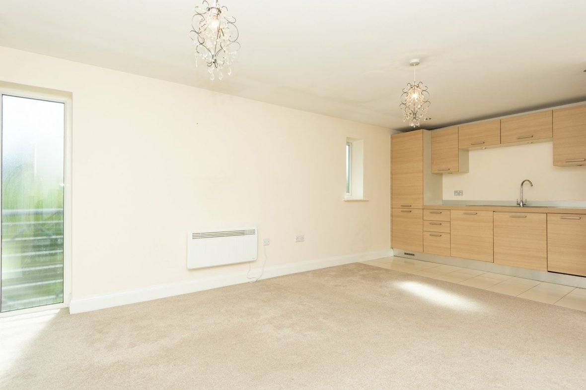 2 Bedroom Apartment Let AgreedApartment Let Agreed in Old Watford Road, Bricket Wood, St. Albans - View 4 - Collinson Hall