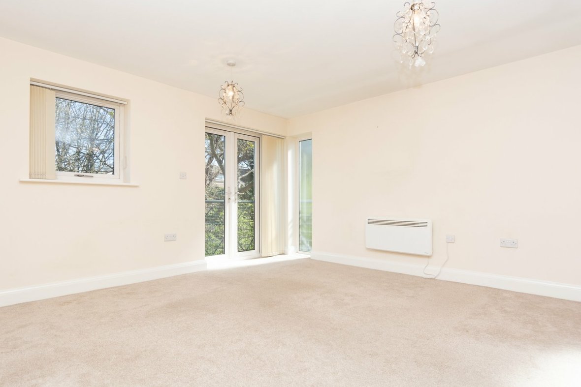 2 Bedroom Apartment Let AgreedApartment Let Agreed in Old Watford Road, Bricket Wood, St. Albans - View 2 - Collinson Hall