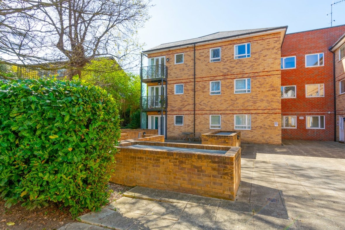 2 Bedroom Apartment Let AgreedApartment Let Agreed in Old Watford Road, Bricket Wood, St. Albans - View 13 - Collinson Hall