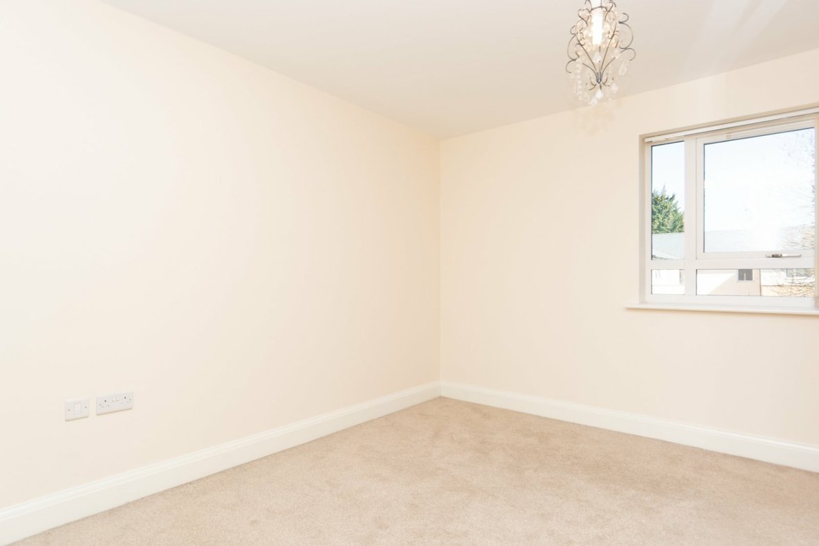 2 Bedroom Apartment Let AgreedApartment Let Agreed in Old Watford Road, Bricket Wood, St. Albans - View 9 - Collinson Hall