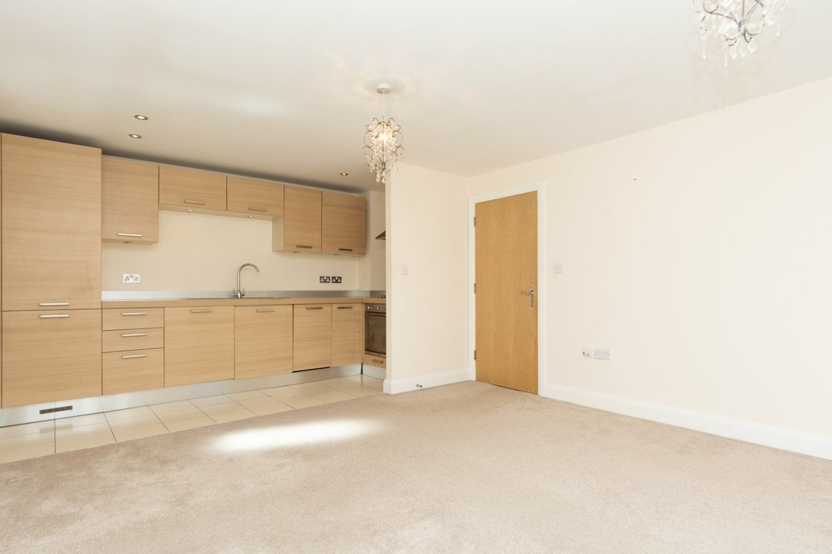 2 Bedroom Apartment Let AgreedApartment Let Agreed in Old Watford Road, Bricket Wood, St. Albans - View 3 - Collinson Hall