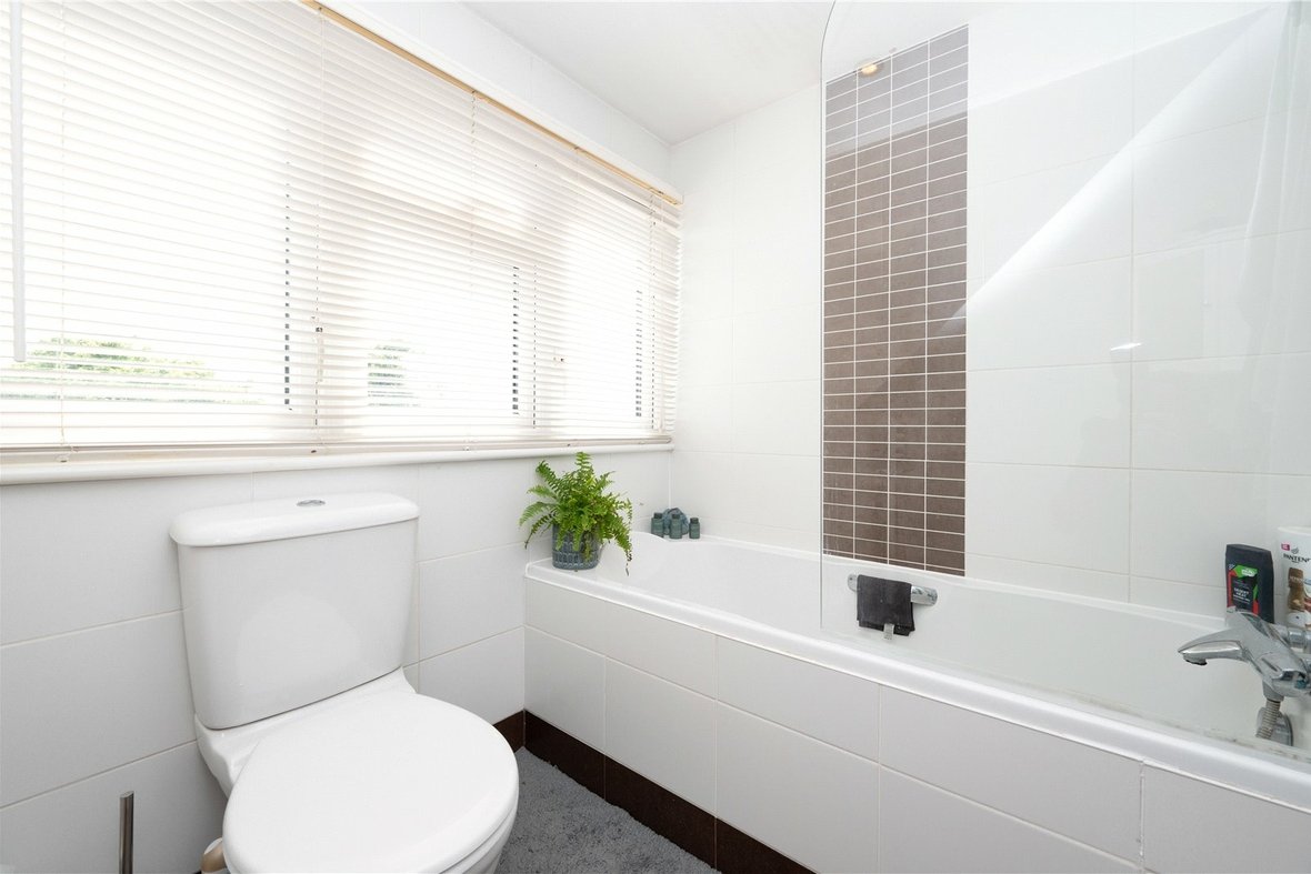 1 Bedroom Apartment Let AgreedApartment Let Agreed in Cedar Court, Cedarwood Drive, St. Albans - View 10 - Collinson Hall
