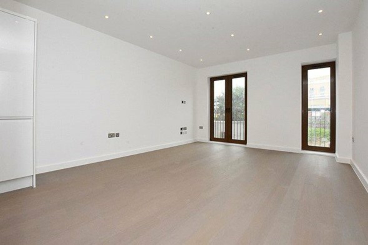 1 Bedroom Apartment LetApartment Let in Ziggurat House, Grosvenor Road, St Albans - View 2 - Collinson Hall