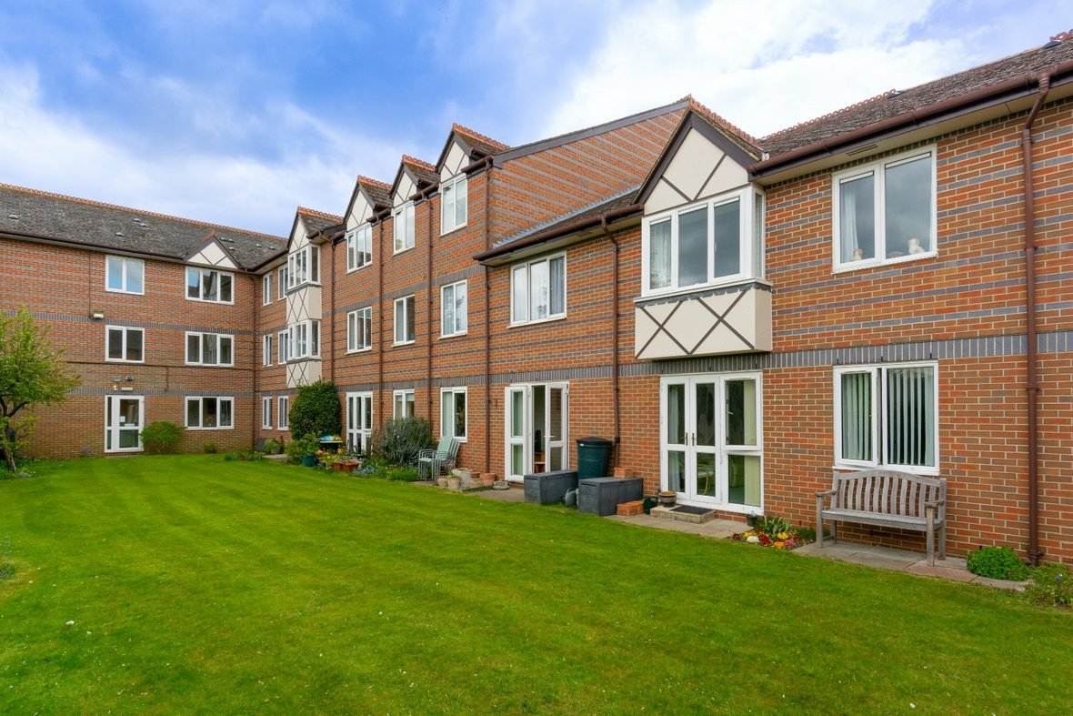 1 Bedroom Apartment Sold Subject to Contract in Davis Court, Marlborough Road, St. Albans - View 12 - Collinson Hall