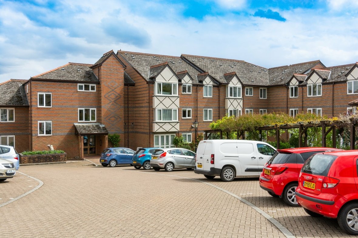 1 Bedroom Apartment Sold Subject to Contract in Davis Court, Marlborough Road, St. Albans - View 11 - Collinson Hall