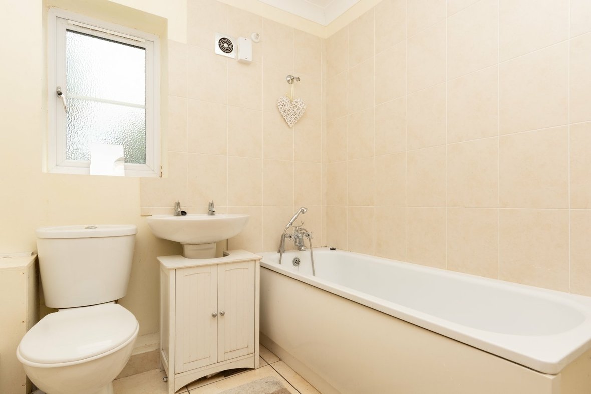 3 Bedroom House Let AgreedHouse Let Agreed in Waverley Road, St. Albans - View 9 - Collinson Hall