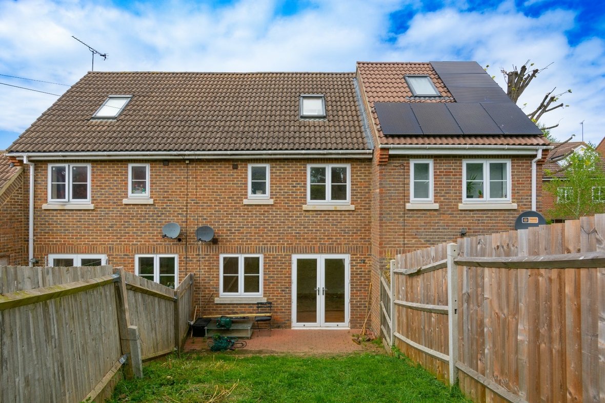 3 Bedroom House Let AgreedHouse Let Agreed in Waverley Road, St. Albans - View 10 - Collinson Hall