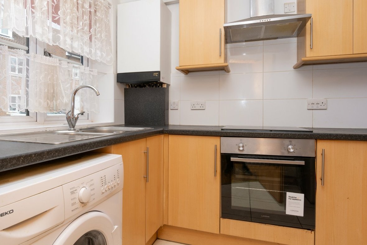 3 Bedroom House Let AgreedHouse Let Agreed in Waverley Road, St. Albans - View 4 - Collinson Hall