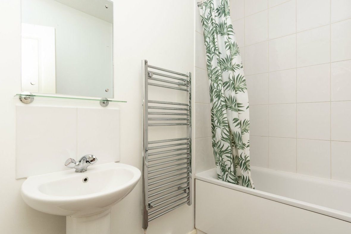 1 Bedroom Apartment Let AgreedApartment Let Agreed in Catherine Street, St. Albans, Hertfordshire - View 9 - Collinson Hall