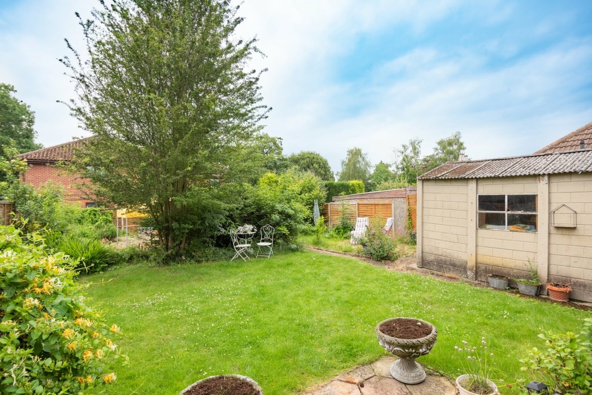 3 Bedroom Bungalow Sold Subject to Contract in West Riding, Bricket Wood, St. Albans - View 11 - Collinson Hall