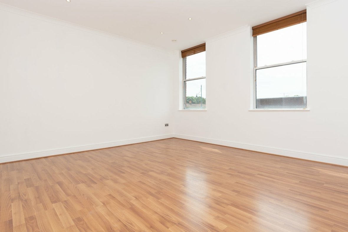 2 Bedroom Apartment Let AgreedApartment Let Agreed in St. Peters Street, St. Albans - View 2 - Collinson Hall
