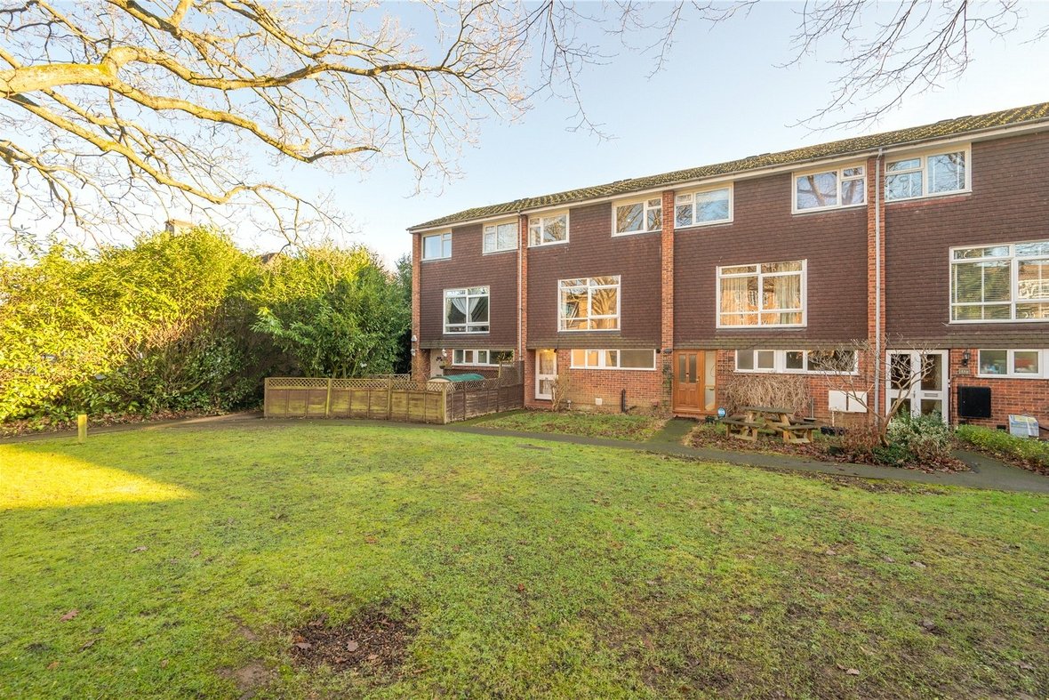 3 Bedroom House Sold Subject to Contract in How Wood, Park Street, St. Albans - View 18 - Collinson Hall