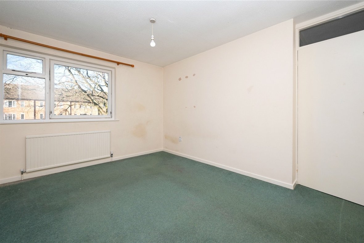 3 Bedroom House Sold Subject to Contract in How Wood, Park Street, St. Albans - View 11 - Collinson Hall