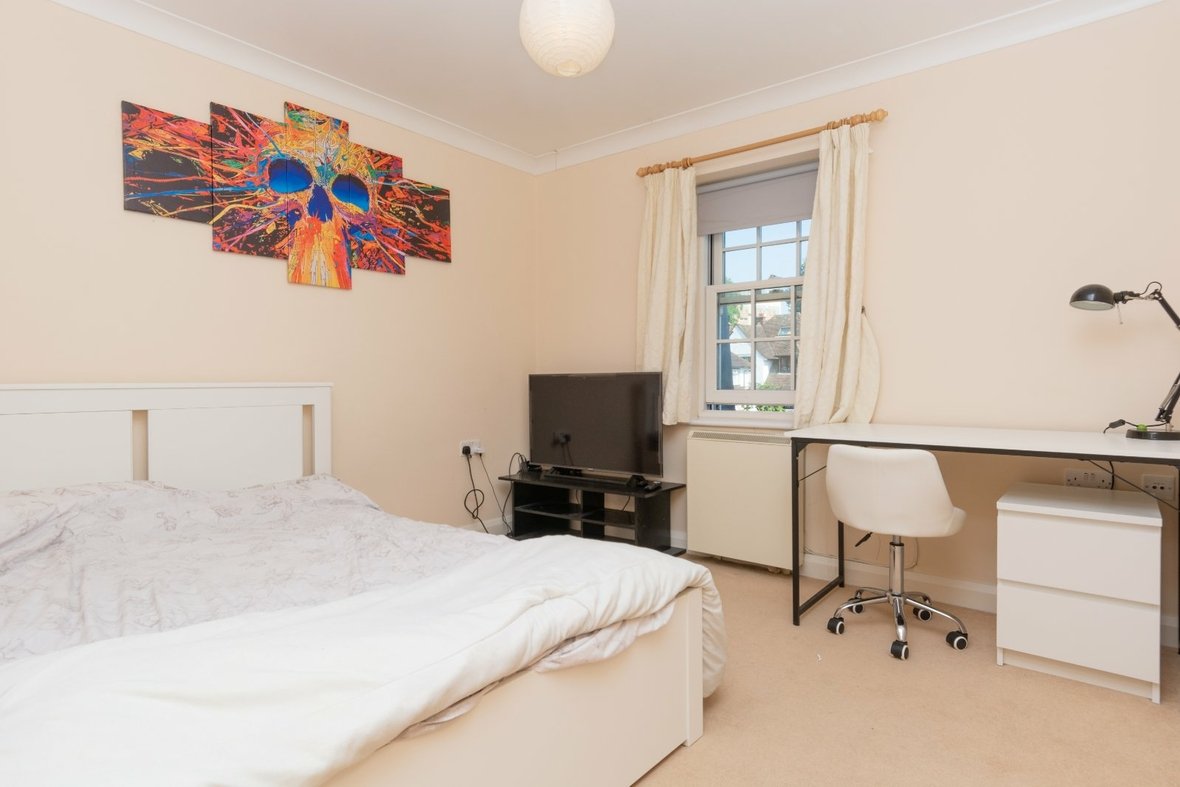 1 Bedroom Apartment Under OfferApartment Under Offer in Victoria Street, St. Albans, Hertfordshire - View 4 - Collinson Hall
