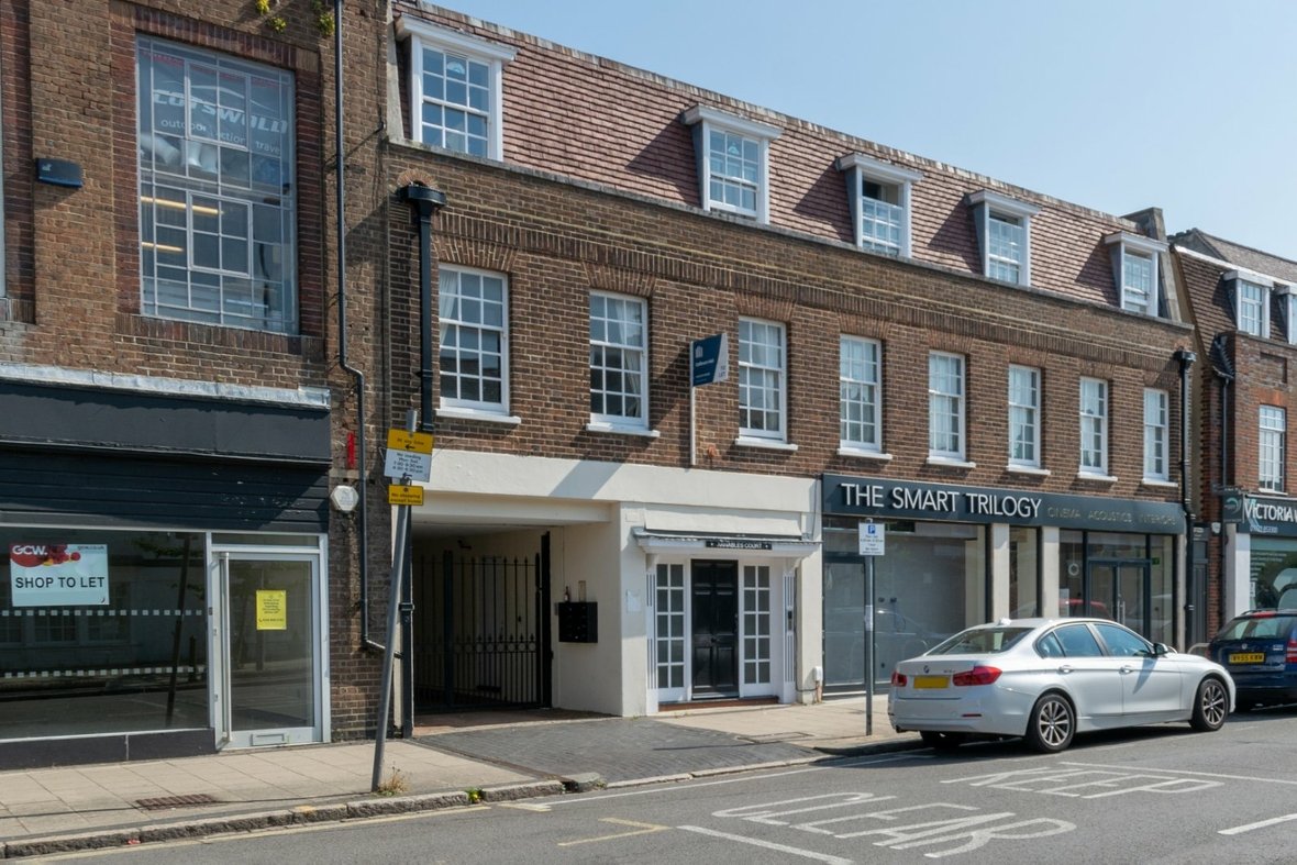 2 Bedroom Apartment Let AgreedApartment Let Agreed in Victoria Street, St Albans - View 1 - Collinson Hall