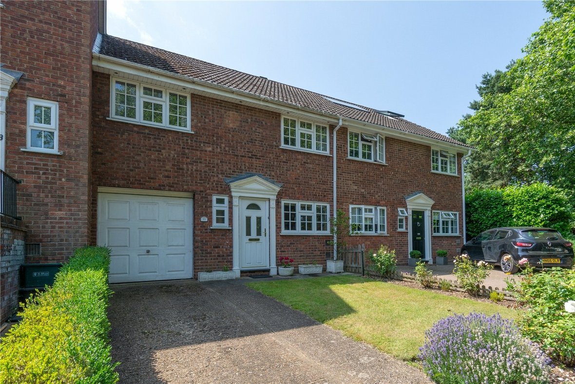 3 Bedroom House Sold Subject to Contract in Camlet Way, St. Albans - View 14 - Collinson Hall