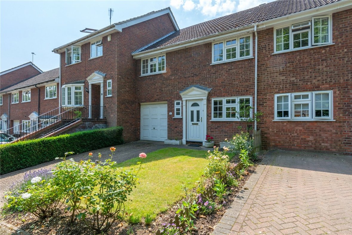 3 Bedroom House Sold Subject to Contract in Camlet Way, St. Albans - View 15 - Collinson Hall