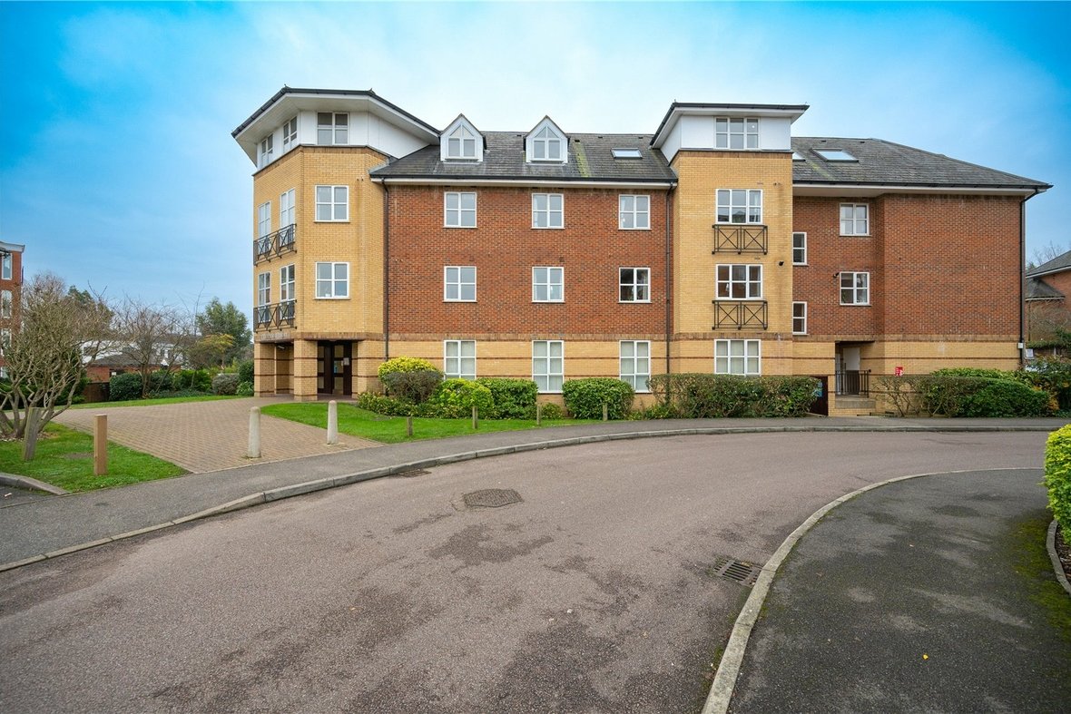 1 Bedroom Apartment Sold Subject to Contract in Gatcombe Court, Dexter Close, St Albans - View 9 - Collinson Hall