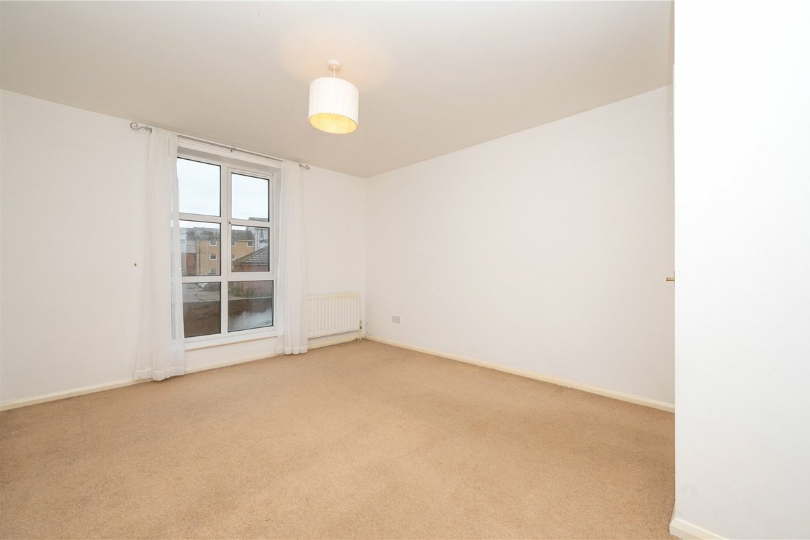 1 Bedroom Apartment Sold Subject to Contract in Gatcombe Court, Dexter Close, St Albans - View 7 - Collinson Hall