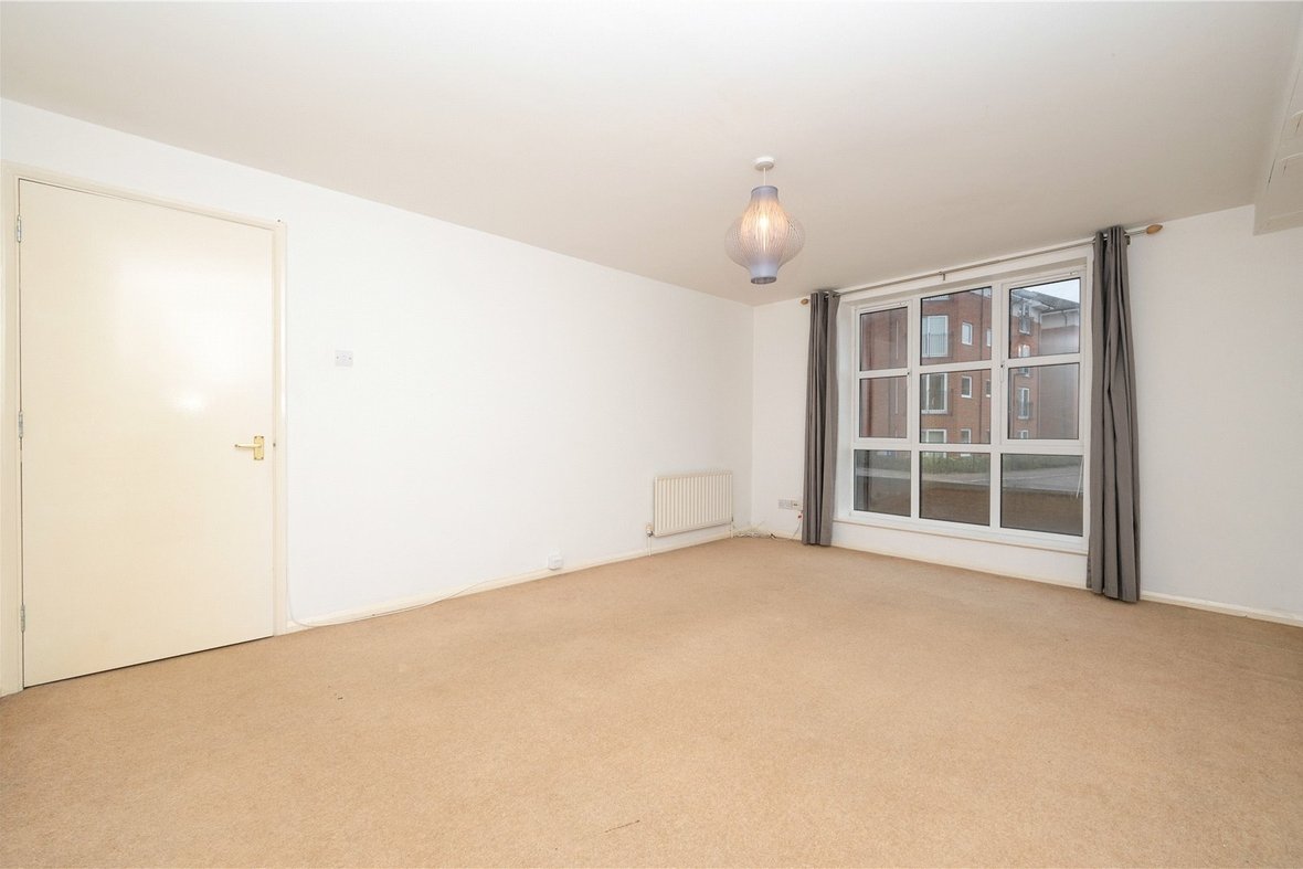 1 Bedroom Apartment Sold Subject to Contract in Gatcombe Court, Dexter Close, St Albans - View 5 - Collinson Hall