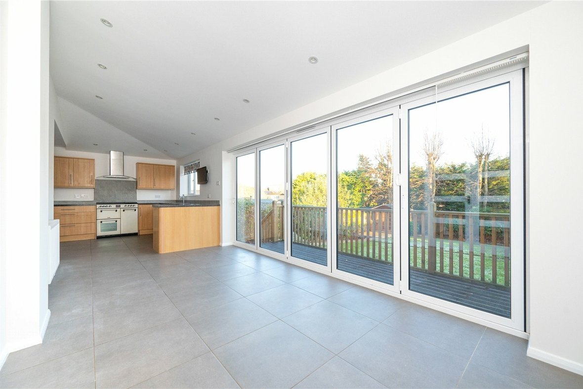 4 Bedroom House Let AgreedHouse Let Agreed in Middlefield Close, St. Albans, Hertfordshire - View 5 - Collinson Hall