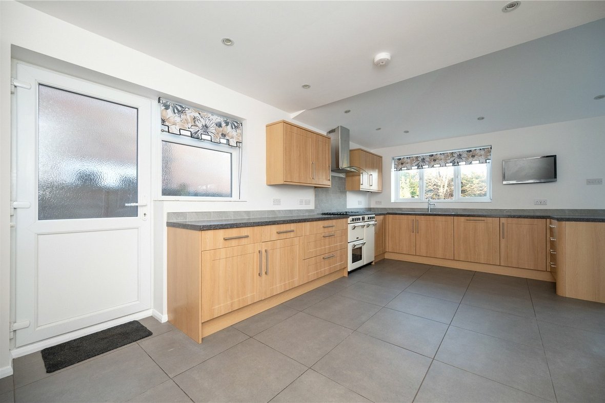 4 Bedroom House Let AgreedHouse Let Agreed in Middlefield Close, St. Albans, Hertfordshire - View 3 - Collinson Hall