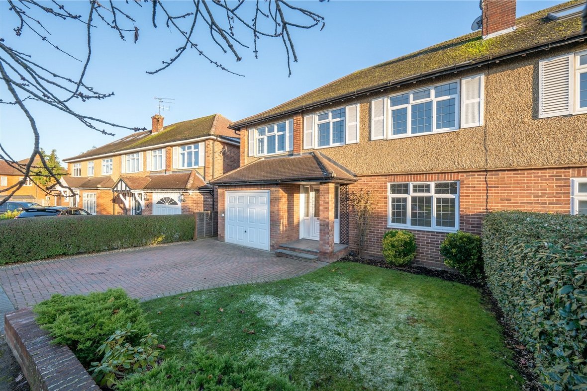 4 Bedroom House Let AgreedHouse Let Agreed in Middlefield Close, St. Albans, Hertfordshire - View 1 - Collinson Hall