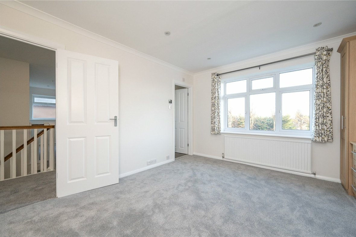4 Bedroom House Let AgreedHouse Let Agreed in Middlefield Close, St. Albans, Hertfordshire - View 7 - Collinson Hall